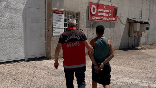Balıkesir'de hakkında 104 yıl kesinleşmiş hapis cezası bulunan firari yakalandı