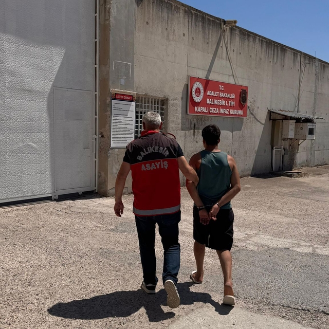 Balıkesir'de hakkında 104 yıl kesinleşmiş hapis cezası bulunan firari yakal...