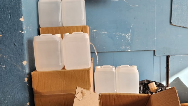 İzmir'de sahte alkol operasyonunda yakalanan zanlı tutuklandı