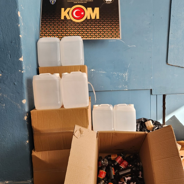 İzmir'de sahte alkol operasyonunda yakalanan zanlı tutuklandı