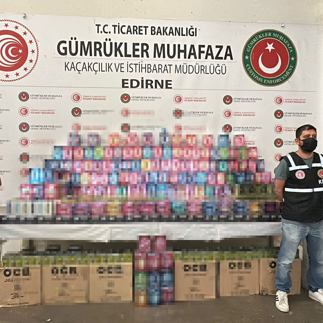 Kapıkule'de aranan TIR'da 3 bin 193 kaçak elektronik sigara ele geçirildi