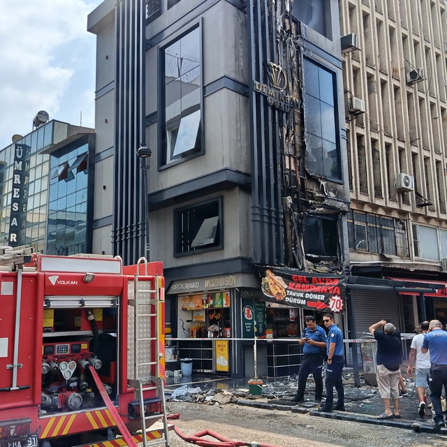 Adana'da kuyumcu dükkanında yangın
