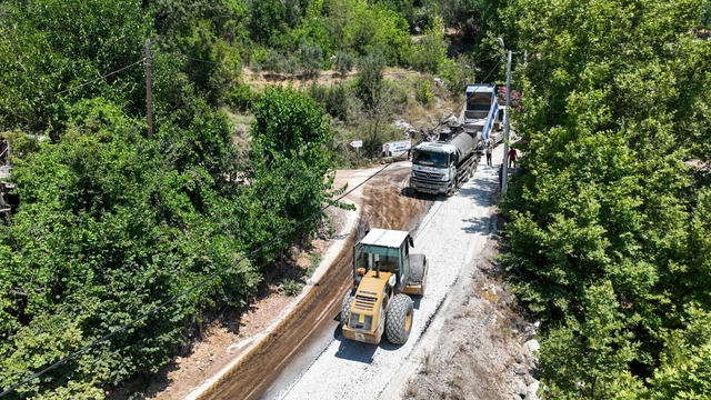 Antalya-Isparta bağlantı yolunda asfaltlama çalışması yapıldı