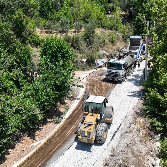 Antalya-Isparta bağlantı yolunda asfaltlama çalışması yapıldı