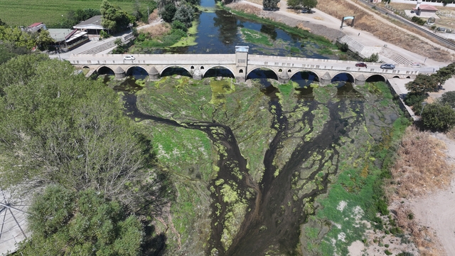 Kuraklığın etkilediği Tunca Nehri'nde su akışı durma noktasına geldi