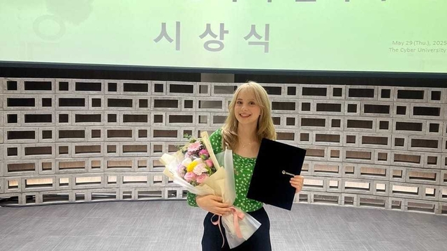 Yüksek lisans için Güney Kore'ye giden Aybüke, dil yarışmasında zirveye ulaştı