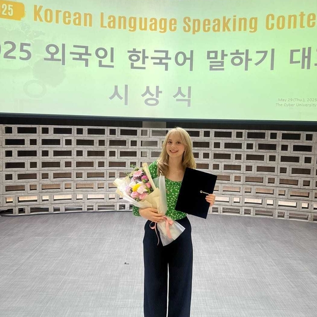 Yüksek lisans için Güney Kore'ye giden Aybüke, dil yarışmasında zirveye ula...