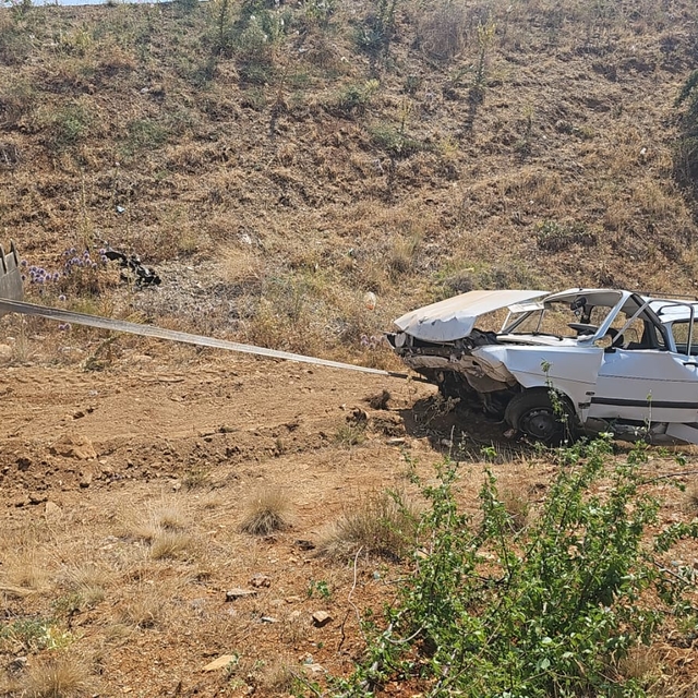Konya'da şarampole devrilen otomobildeki 4 kişi yaralandı