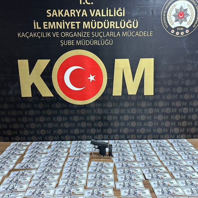 Sakarya'da sahte para ve silah kaçakçılığı operasyonunda 2 zanlı yakalandı