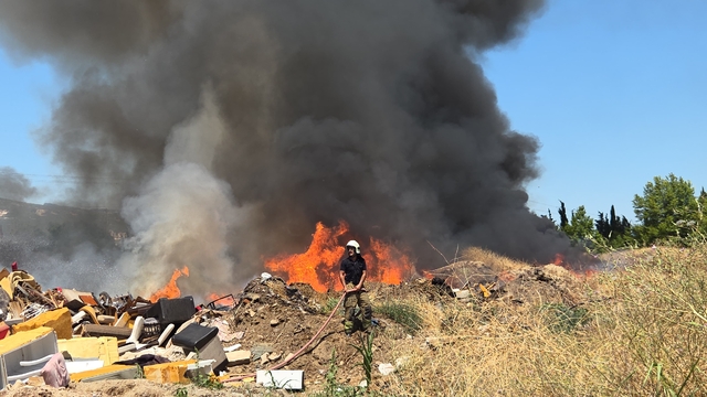 Bursa'da katı atık depolama alanında çıkan yangın kontrol altına alındı