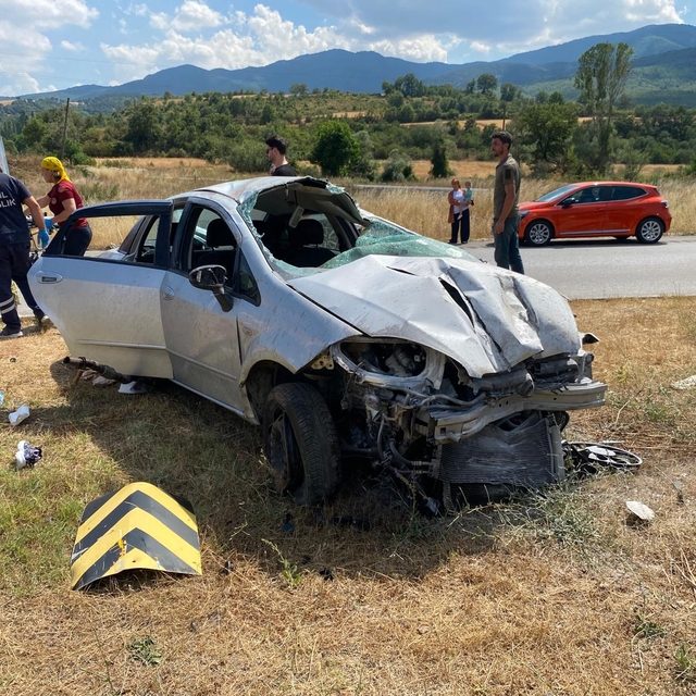 Takla atan otomobildeki 7 yaşındaki Azra öldü, ailesi yaralı