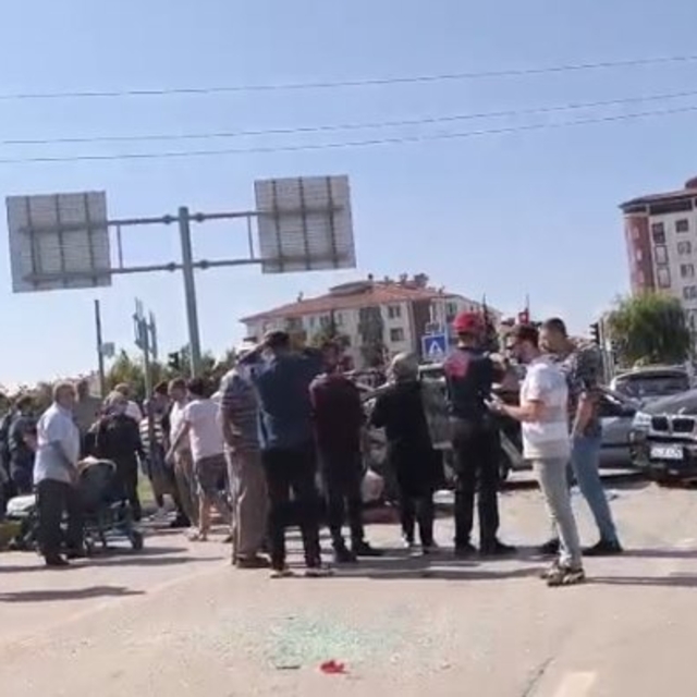 5 otomobilin karıştığı zincirleme kazada 6 yaralı