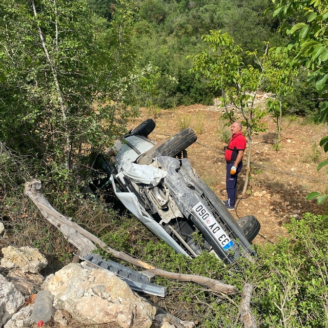 Mersin'de uçuruma devrilen otomobildeki 5 kişi yaralandı