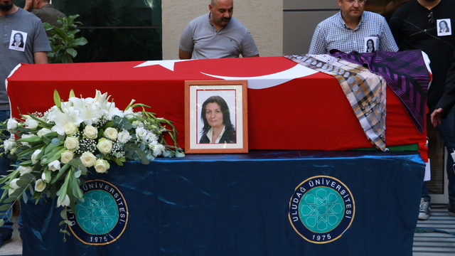 Vefat eden eski CHP Bursa Milletvekili Lale Karabıyık için tören düzenlendi