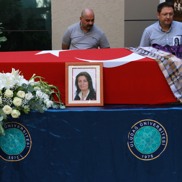 Vefat eden eski CHP Bursa Milletvekili Lale Karabıyık için tören düzenlendi