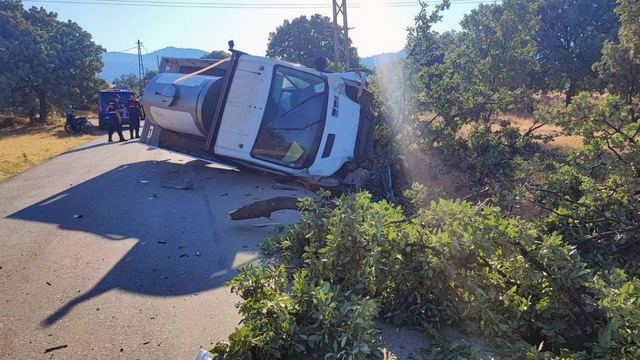 Uşak'ta kamyonetle çarpışan motosikletin sürücüsü öldü