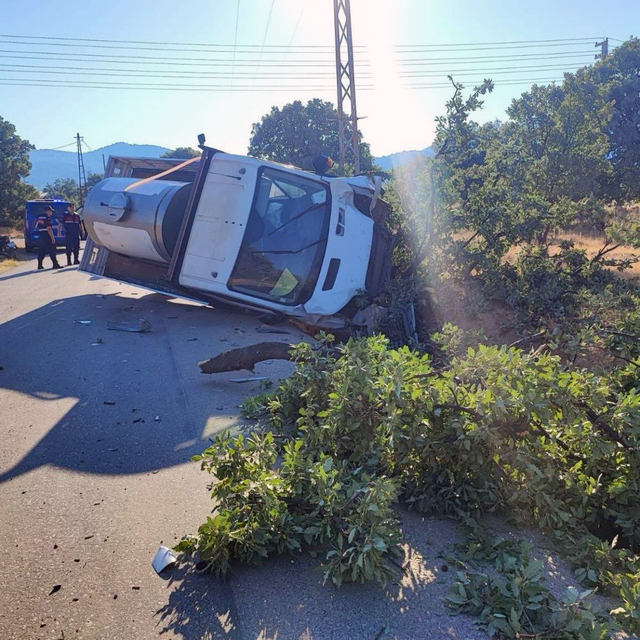 Uşak'ta kamyonetle çarpışan motosikletin sürücüsü öldü