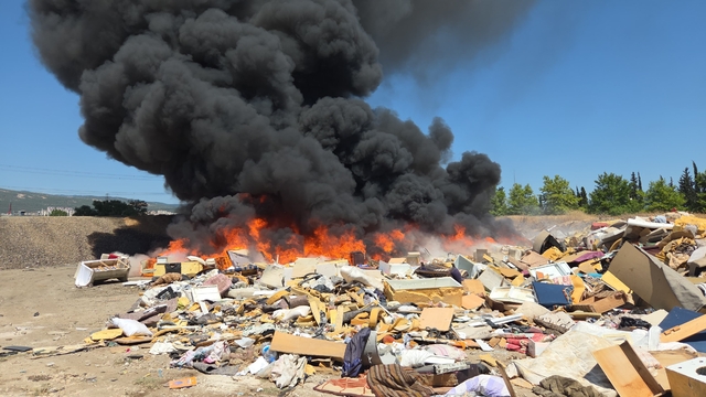 Bursa'da katı atık deposu alanındaki yangına müdahale