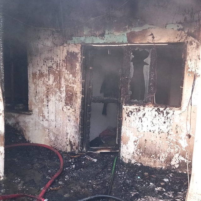 Akşehir'de yanan ev kullanılamaz hale geldi