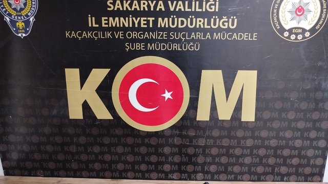Sakarya'da sahte dolar ve silah operasyonu; 2 gözaltı
