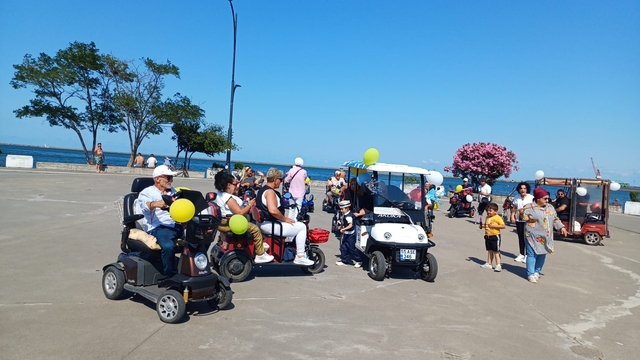 Samsun'da akülü araçlarla sünnet konvoyu düzenlendi