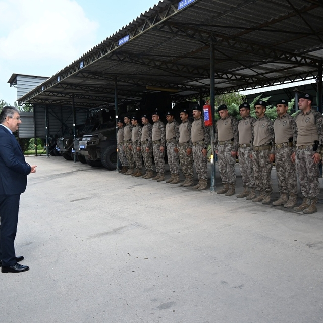 Suriye'de görev yapacak özel harekat polisleri dualarla uğurlandı