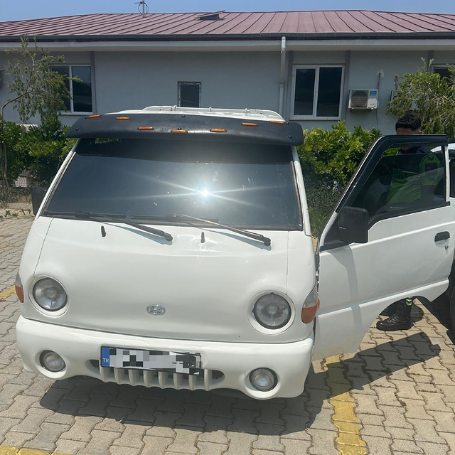 Alanya'da trafik güvenliğini tehlikeye düşüren sürücüye para cezası uygulan...