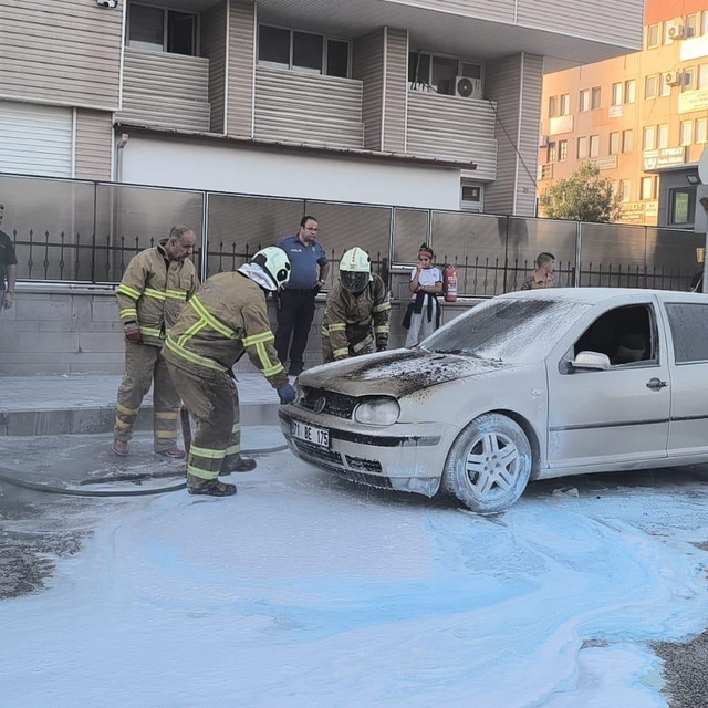 Kırıkkale'de seyir halindeki otomobilde yangın çıktı