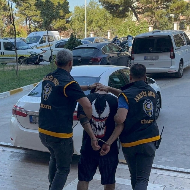 Birlikte yaşadığı Afgan uyruklu Haniye'ye eşarbıyla boğdu