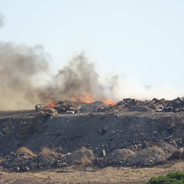 Balıkesir'de çöp depolama alanında çıkan yangın söndürüldü