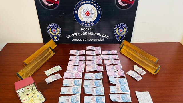 Kocaeli'de dernek lokalinde kumar oynayan 3 kişiye para cezası verildi