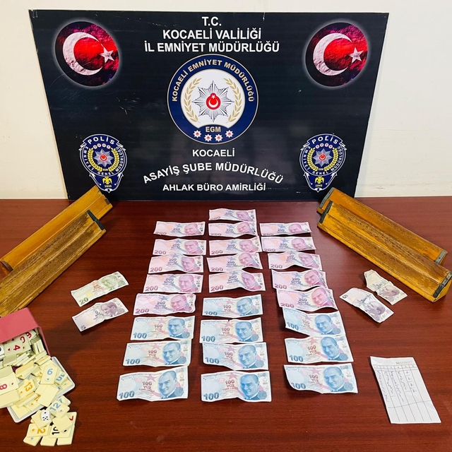 Kocaeli'de dernek lokalinde kumar oynayan 3 kişiye para cezası verildi