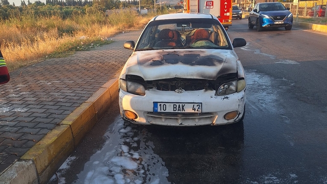 Gömeç'te seyir halindeki otomobilde çıkan yangın söndürüldü