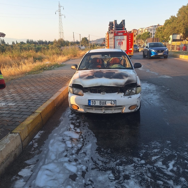 Gömeç'te seyir halindeki otomobilde çıkan yangın söndürüldü