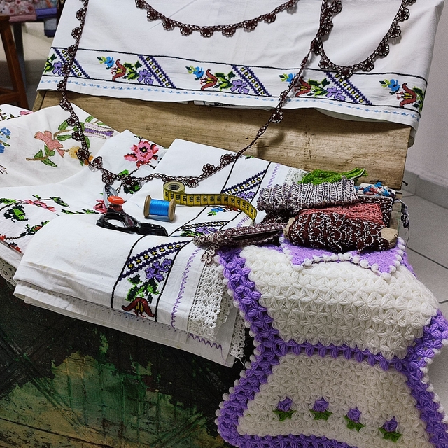 Sarıoğlan'da "Sandıkta Unutulanlar" sergisi açıldı