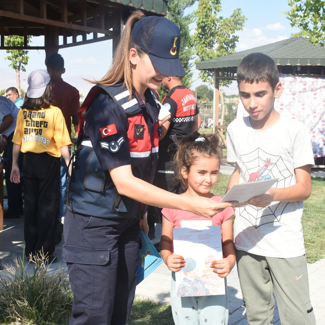 Malatya'da jandarma ekipleri mesire ve piknik alanlarındaki denetimlerini a...