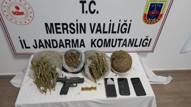 Mersin'de uyuşturucu ticareti yaptıkları iddiasıyla yakalanan 4 zanlıdan 3'ü tutuklandı