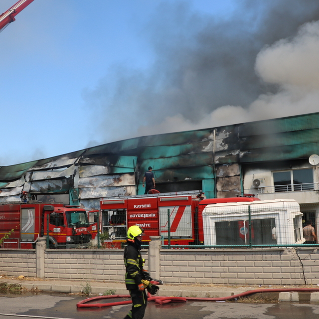 Kayseri'de mobilya fabrikasında yangın