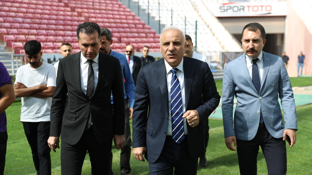 Diyarbakır Stadı'nda zemin yenileme çalışmalarında sona gelindi