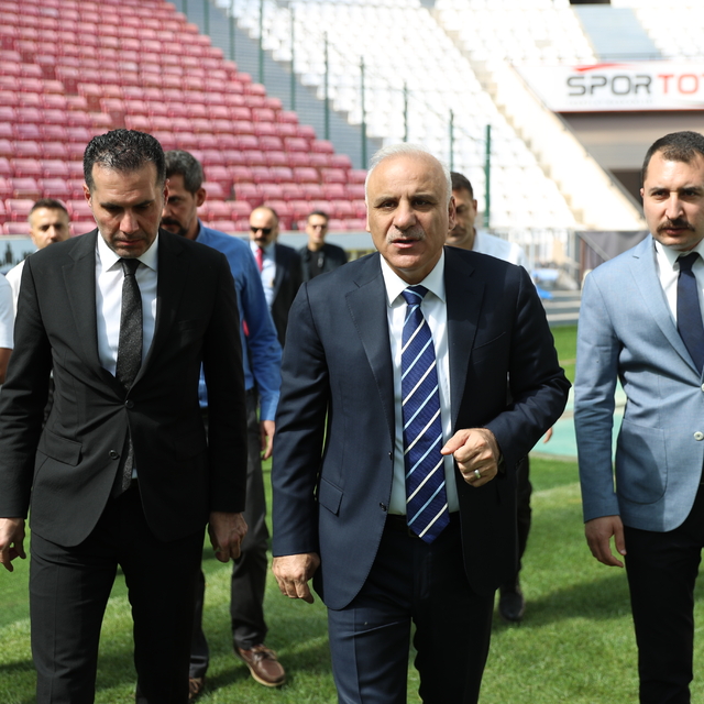 Diyarbakır Stadı'nda zemin yenileme çalışmalarında sona gelindi