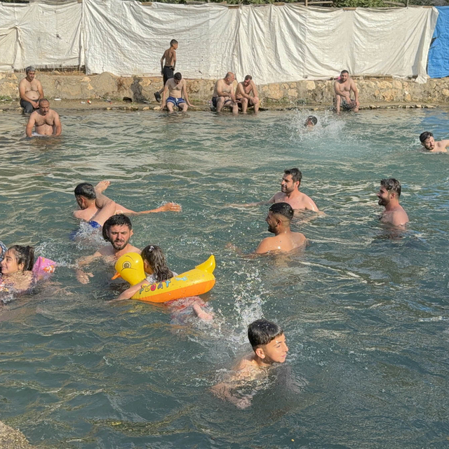 Mardin'in serinlik durağı Beyazsu Vadisi, ziyaretçi akınına uğruyor