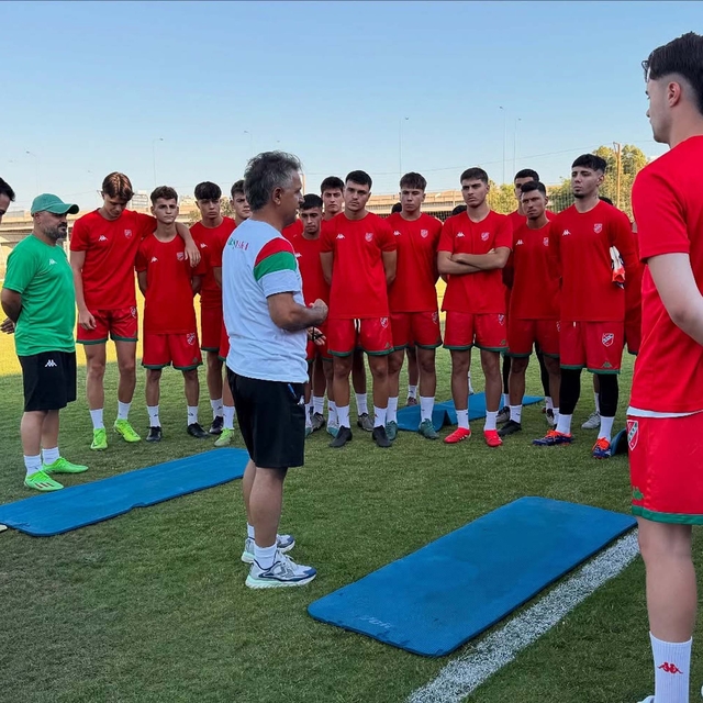 Karşıyaka sahaya indi