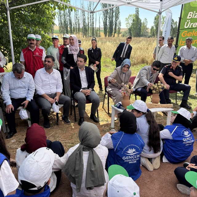 Gençlik Hizmetleri Genel Müdürü Efendioğlu, Afyonkarahisar'da "gönüllü hasa...