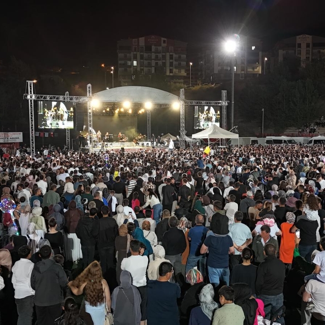 Ulaştırma ve Altyapı Bakan Yardımcısı Boyraz, Suşehri'nde festivale katıldı