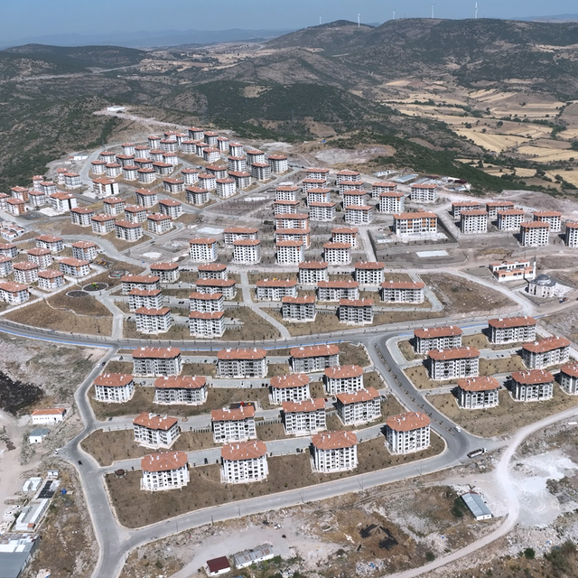 Bakan Kurum, Balıkesir'de yapımı tamamlanan TOKİ konutlarını paylaştı: