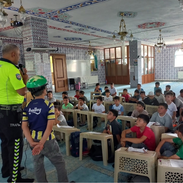 Niğde'de yaz Kur'an kurslarında eğitim gören öğrencilere trafik eğitimi ver...
