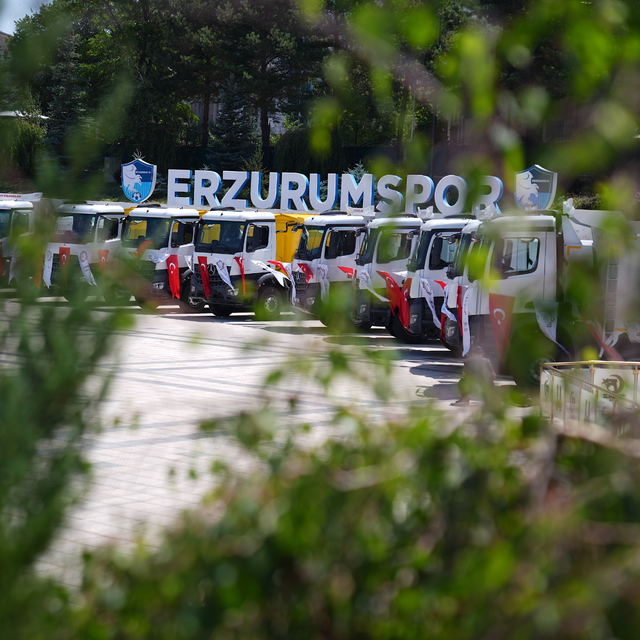 Erzurum Büyükşehir Belediyesi 200 milyon liralık yeni araç filosunu tanıttı