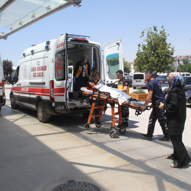 Konya'da zemin katın balkonundan düşen çocuk yaralandı