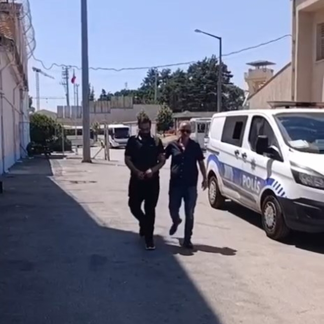 42 yıl kesinleşmiş hapis cezası olan firari hükümlü saklandığı evde yakalan...