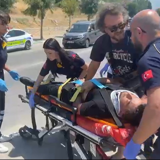 Devrilen motosikletin sürücüsünün kolu kırıldı